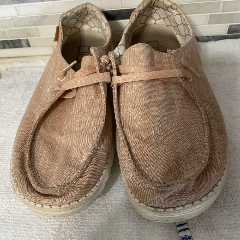 Hey Dude Wendy Sparkling Rose Gold Shimmer Slip on Boat shoes women’s size 9